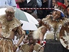Jacob Zuma b�hem svatebn�ho tance s novoman�elkou Tobekou.